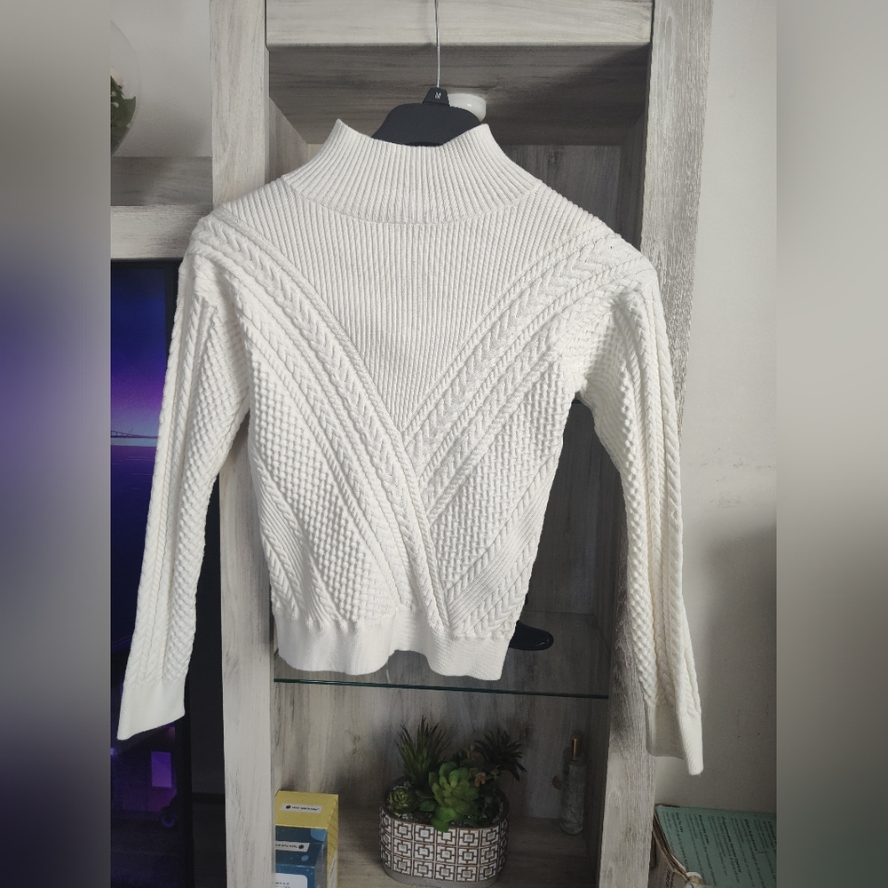 Club Monaco Elegant White  Knit Turtleneck Sweater SZ XS Pit To Pit 16"
